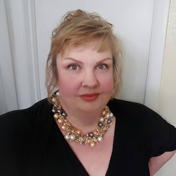 Meet Your Posher, Cynthia - Picture 3 of 5